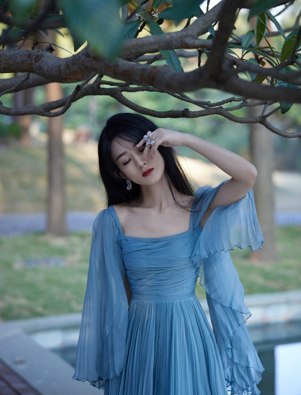 Triệu Lệ Dĩnh đẹp nao lòng với sắc xanh quyến rũ - 6 Triệu Lệ Dĩnh đẹp nao lòng với sắc xanh quyến rũ - 6