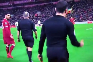 Liverpool dính phạt đền oan uổng, trọng tài… giơ tay ăn mừng