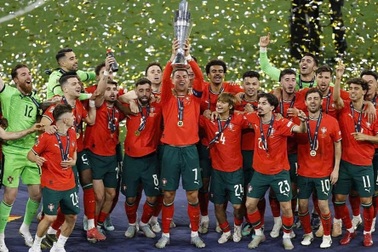 Ronaldo ghi bàn, Bồ Đào Nha thắng Tây Ban Nha và vô địch Nations League