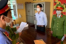 Bắt nguyên Giám đốc Chi nhánh Văn phòng đăng ký đất đai Thành phố Huế