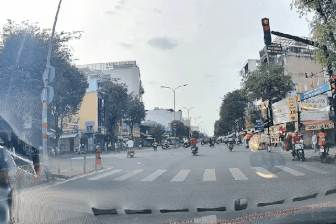 Xử phạt tài xế xe buýt vượt đèn đỏ ở TPHCM