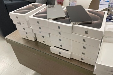 Thêm 2 lô hàng iPhone 15 Pro Max nhập lậu ở sân bay Tân Sơn Nhất