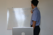 Con nghỉ học dài tránh dịch Covid-19, bố mẹ chọn giải pháp gia sư online