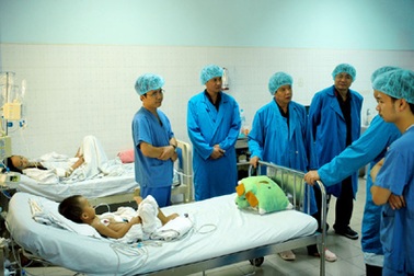 Có thêm nhiều trẻ em được phẫu thuật hở van tim miễn phí