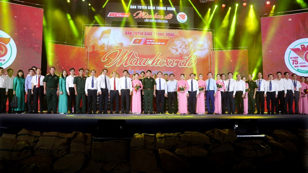 Xúc động các hình ảnh trong Chương trình Màu hoa đỏ - 3