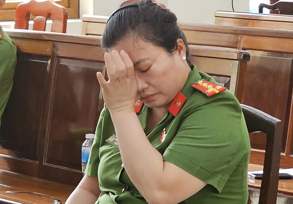 Khoảng lặng ở phiên tòa xét xử bị cáo đầu độc 4 người thân bằng xyanua - 7 Khoảng lặng ở phiên tòa xét xử bị cáo đầu độc 4 người thân bằng xyanua - 7