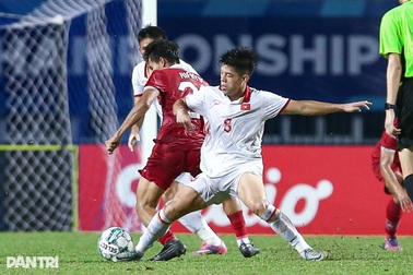 CĐV Indonesia phản ứng mạnh mẽ khi đội nhà đối đầu với U23 Việt Nam