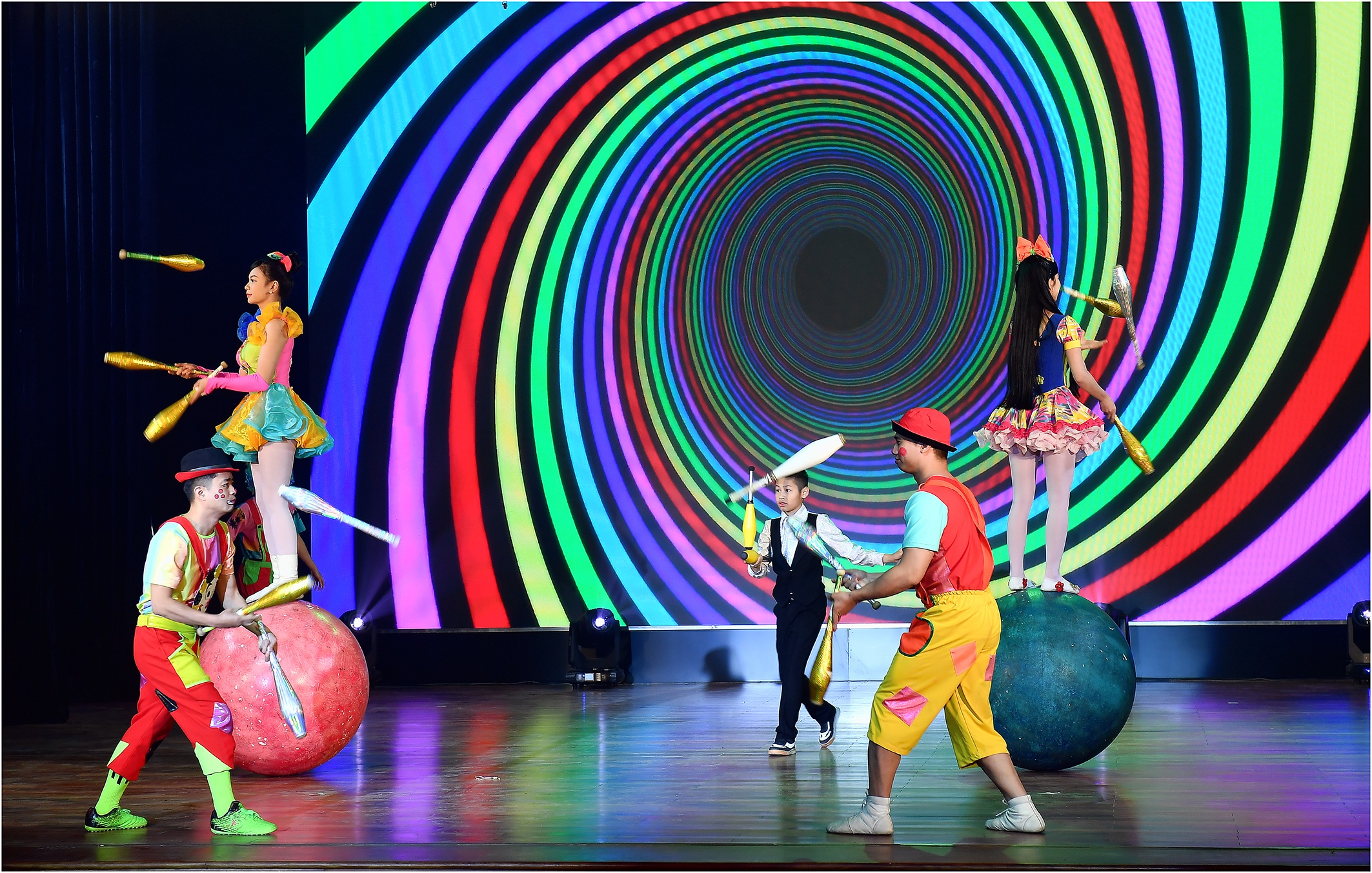 A Vietnami Cirkuszszövetség 69. évfordulóját ünnepli - 2 Liên đoàn Xiếc Việt Nam kỷ niệm 69 năm thành lập - 2