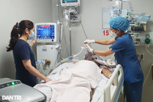 Chàng trai ở TPHCM hôn mê nguy kịch, viện phí 400 triệu đồng vì bị thủy đậu