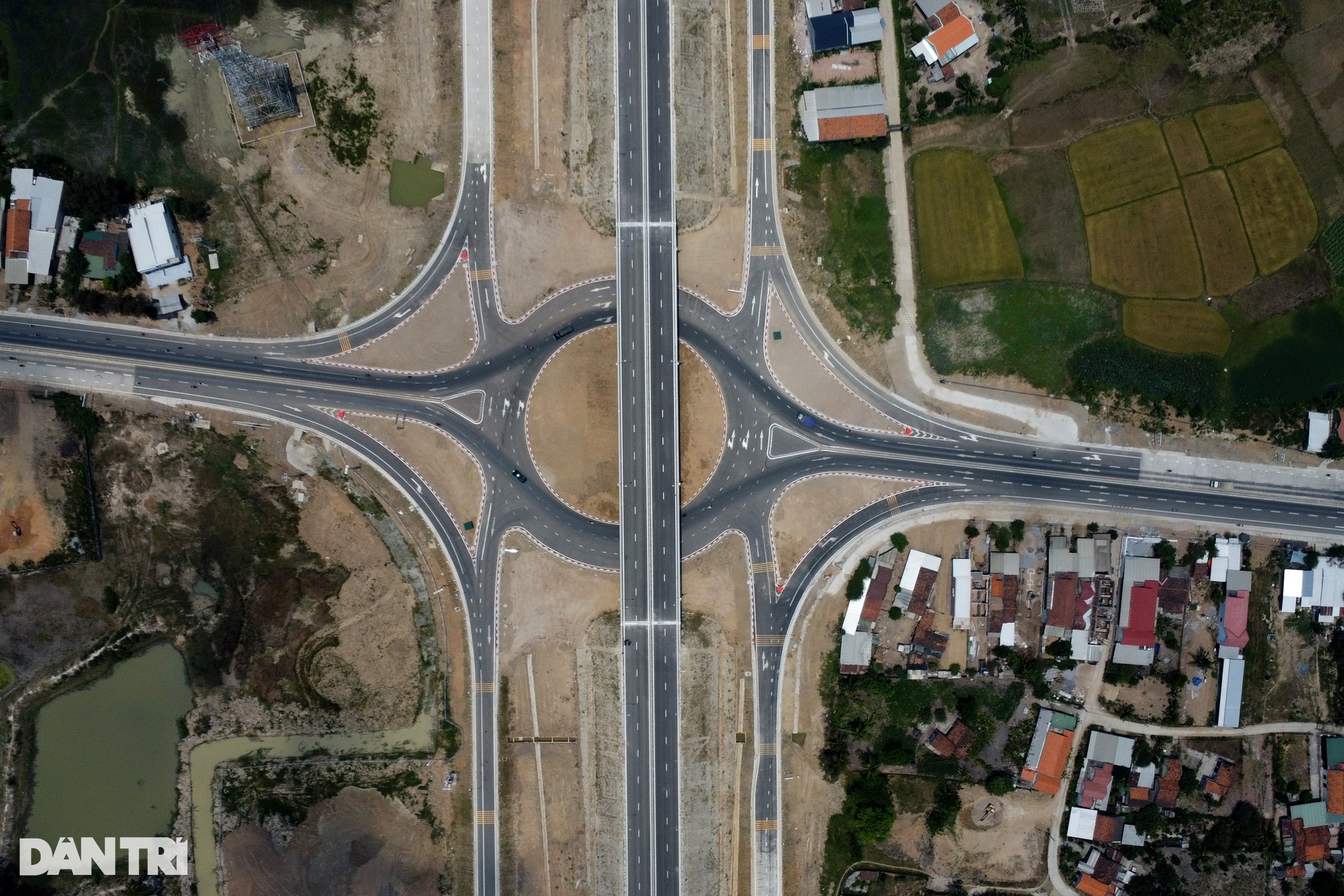 Hơn 70km cao tốc Vân Phong - Nha Trang trước ngày thông xe - 11 Hơn 70km cao tốc Vân Phong - Nha Trang trước ngày thông xe - 11