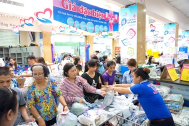 Siêu thị bán 6 gói sữa Nutifood giá chỉ 5.000 đồng