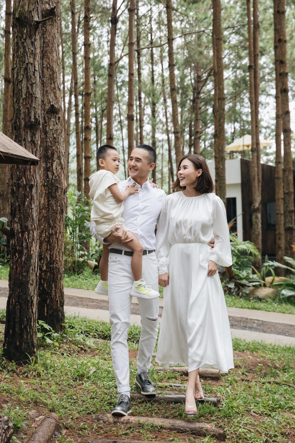 Thúy Diễm lên tiếng trước tin đồn Lương Thế Thành cặp kè nữ diễn viên trẻ - 2 Thúy Diễm lên tiếng trước tin đồn Lương Thế Thành cặp kè nữ diễn viên trẻ - 2