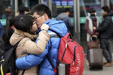 Tâm sự Tết của những bạn trẻ trót “yêu xa”