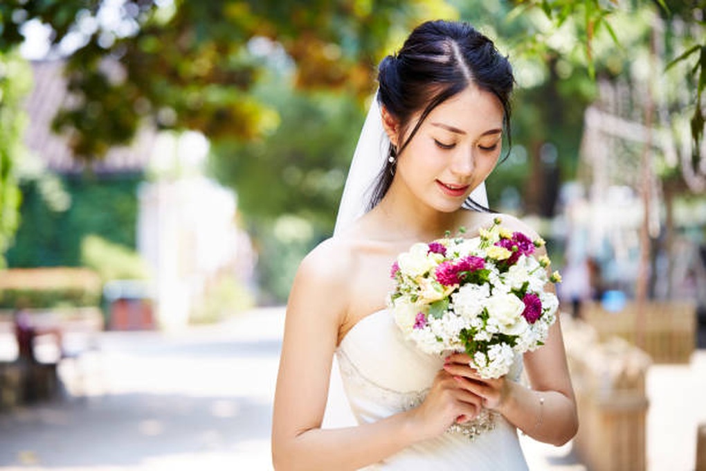 Người yêu cũ xuất hiện trước ngày cưới khiến tôi như sụp đổ - 1 Người yêu cũ xuất hiện trước ngày cưới khiến tôi như sụp đổ - 1