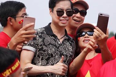 Ngọc Sơn làm đêm nhạc miễn phí, sáng tác ca khúc cổ vũ đội tuyển Việt Nam