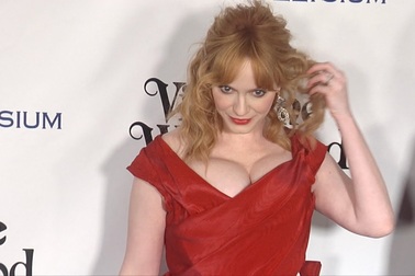 Christina Hendricks quyến rũ với váy đỏ