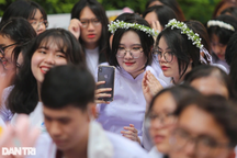 Đề thi học kỳ môn Văn nêu ra vấn đề "Còn ăn tết ta, đất nước còn nghèo"