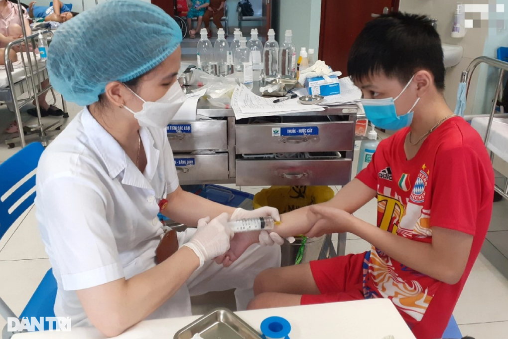 Rớt nước mắt hoàn cảnh bé trai 13 tuổi, 11 năm chiến đấu với ung thư - 2 Rớt nước mắt hoàn cảnh bé trai 13 tuổi, 11 năm chiến đấu với ung thư - 2