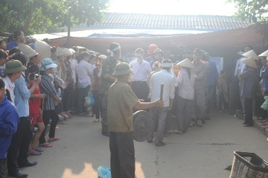 Nghẹn ngào đám tang 5 nạn nhân bị vùi lấp