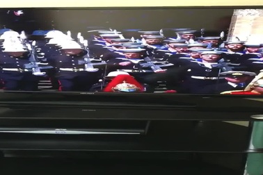 Binh sĩ diễu hành lệch nhịp trong đám cưới hoàng gia Anh