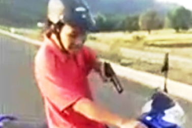 Phó Trưởng phòng rút súng dọa dân bị phạt 7,5 triệu đồng