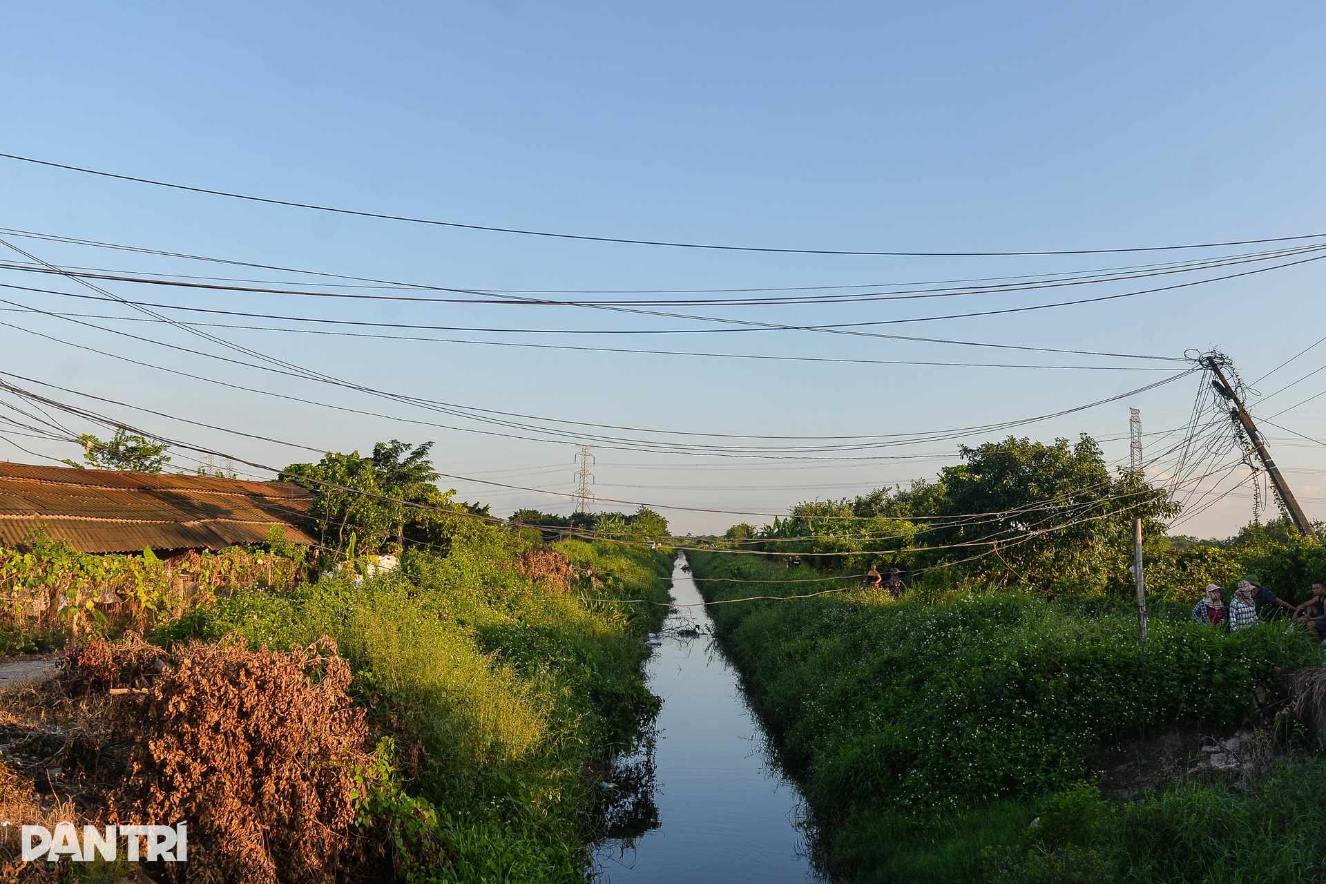 Cận cảnh hiện trường phát hiện thi thể cháu bé 21 tháng tuổi bị sát hại - 3 Cận cảnh hiện trường phát hiện thi thể cháu bé 21 tháng tuổi bị sát hại - 3