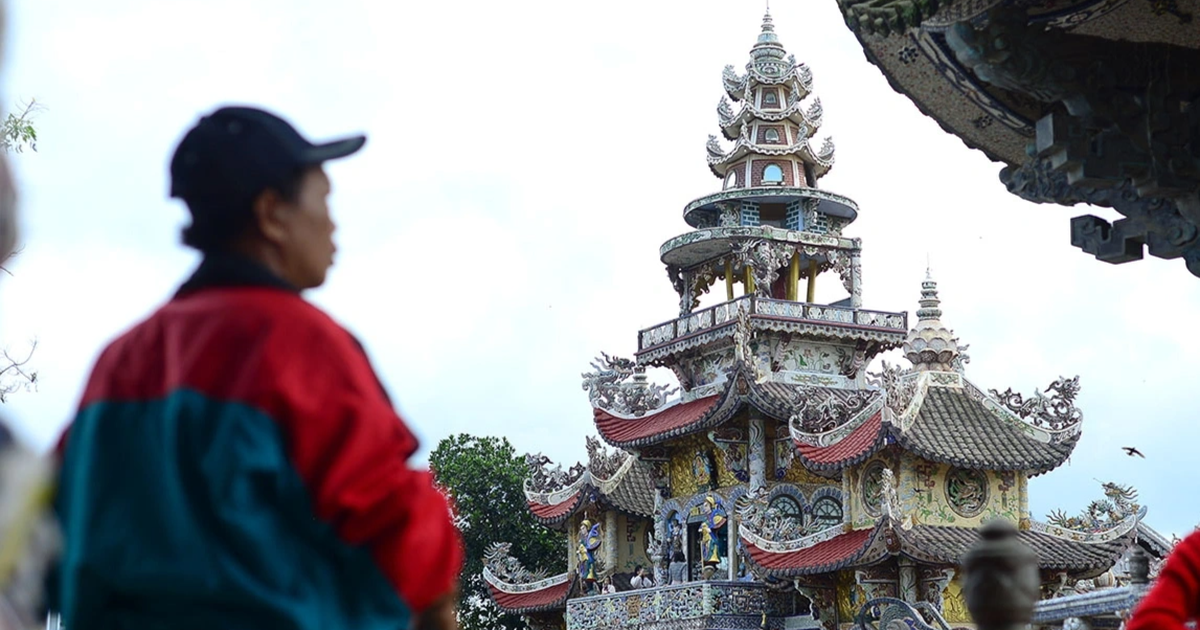 View - Choáng ngợp với không gian ngôi chùa kỳ lạ bậc nhất ở Đà Lạt | Báo Dân trí