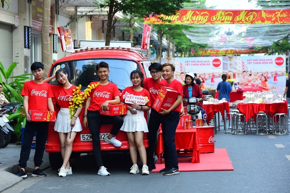 Qua bao “nồi bánh chưng” mới thấy chẳng Tết nào rộn rã nếu thiếu những bữa tiệc năm mới đông vui - 6 Qua bao “nồi bánh chưng” mới thấy chẳng Tết nào rộn rã nếu thiếu những bữa tiệc năm mới đông vui - 6
