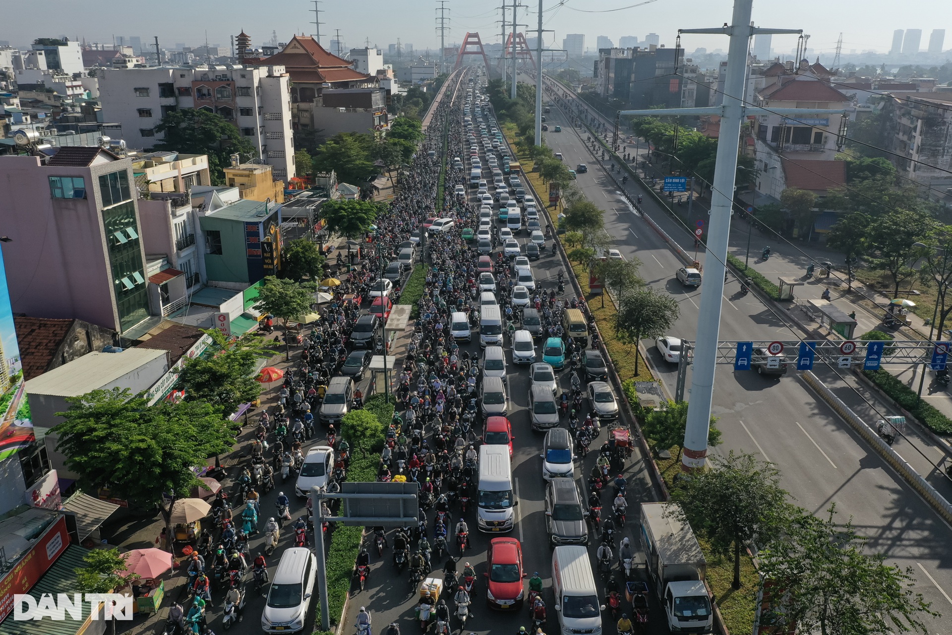 Hình ảnh so sánh trước và sau Tết: Giao thông dễ thở, ùn tắc giảm dần - 23