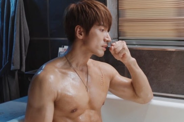 Ngôn Thừa Húc gây bất ngờ với hình tượng soái ca ở tuổi tứ tuần