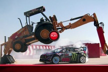 Ken Block dùng Fiesta ghẹo Lamborghini Aventadors 