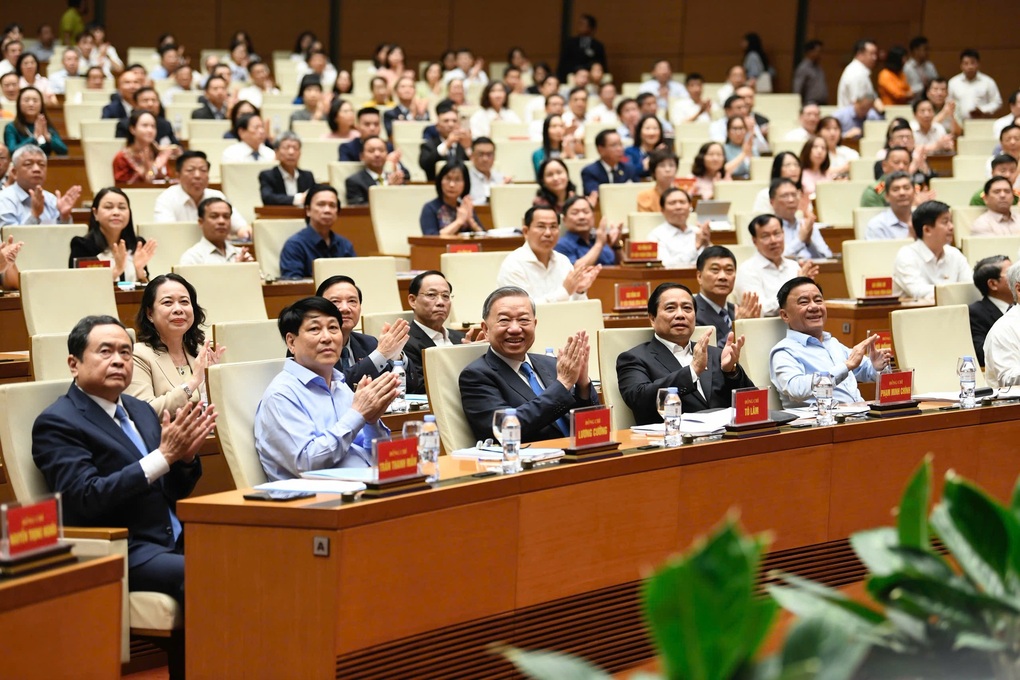 Bộ Nội vụ quán triệt triển khai 2 Nghị quyết quan trọng của Bộ Chính trị - 1 Bộ Nội vụ quán triệt triển khai 2 Nghị quyết quan trọng của Bộ Chính trị - 1