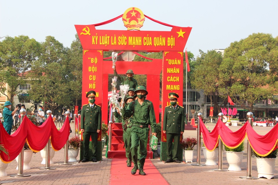 Nữ tân binh nhập ngũ: Nghĩa vụ bảo vệ Tổ quốc không riêng của nam giới - 7 Nữ tân binh nhập ngũ: Nghĩa vụ bảo vệ Tổ quốc không riêng của nam giới - 7