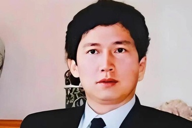 Cuộc đời sóng gió của vị tỷ phú điển trai mang điều tiếng "được bao nuôi"