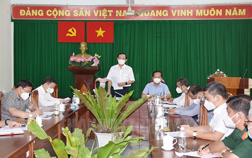 Bí thư TPHCM: Khoanh vùng, đánh nhanh rút gọn dịch Covid-19 ở Hóc Môn - 1