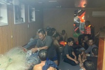 Xuyên đêm cứu 20 ngư dân chìm tàu cá ở đảo Phú Quý