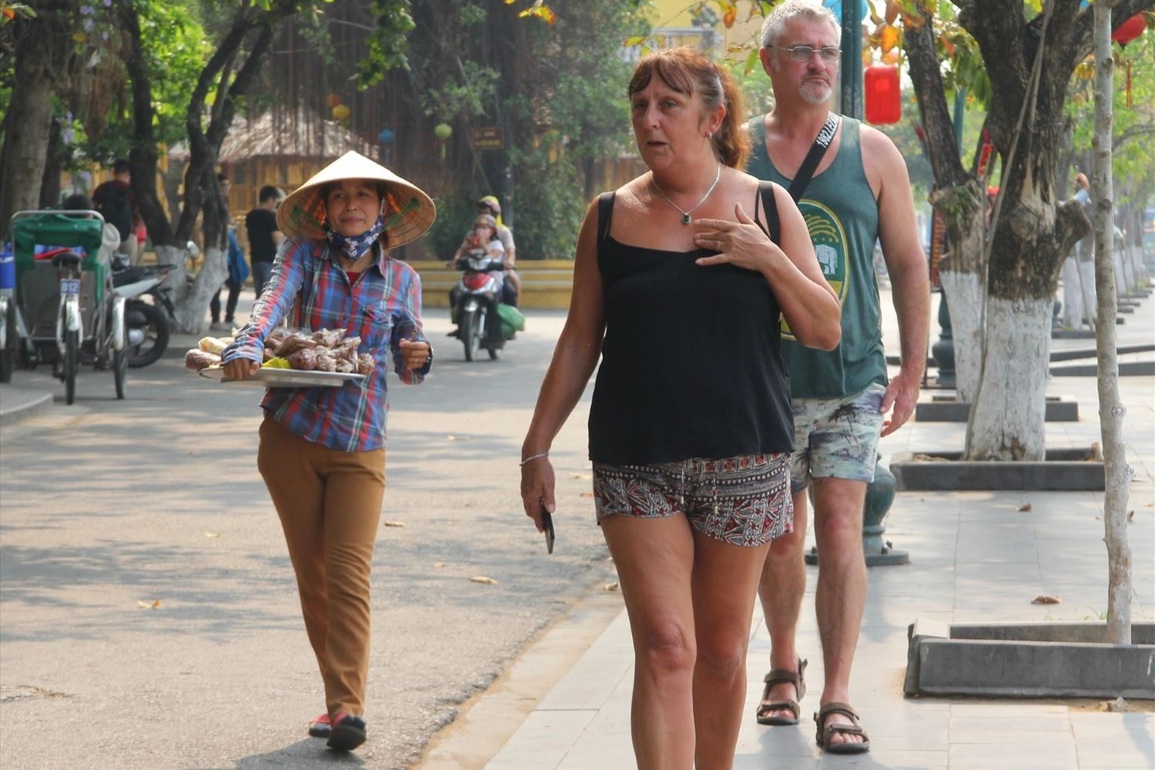 Khi nông dân Hội An học tiếng bồi để làm du lịch - 2 Khi nông dân Hội An học tiếng bồi để làm du lịch - 2