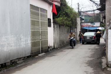 Đâm đối thủ thấu ngực rồi bỏ trốn