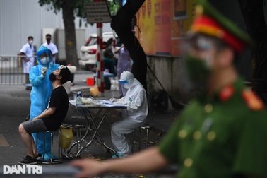 Xét nghiệm người dân khu vực 39 Hàng Bài liên quan ca dương tính SARS-CoV-2
