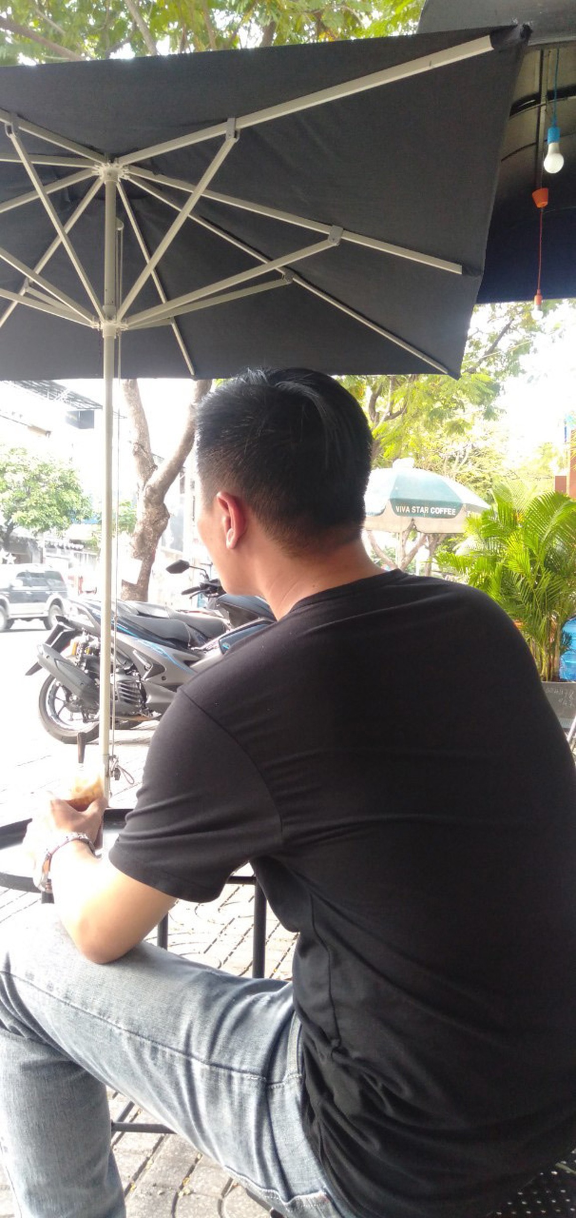 Giám đốc chăm chỉ chơi tennis, vợ ngã ngửa trước sự thật cay đắng - 1 Giám đốc chăm chỉ chơi tennis, vợ ngã ngửa trước sự thật cay đắng - 1
