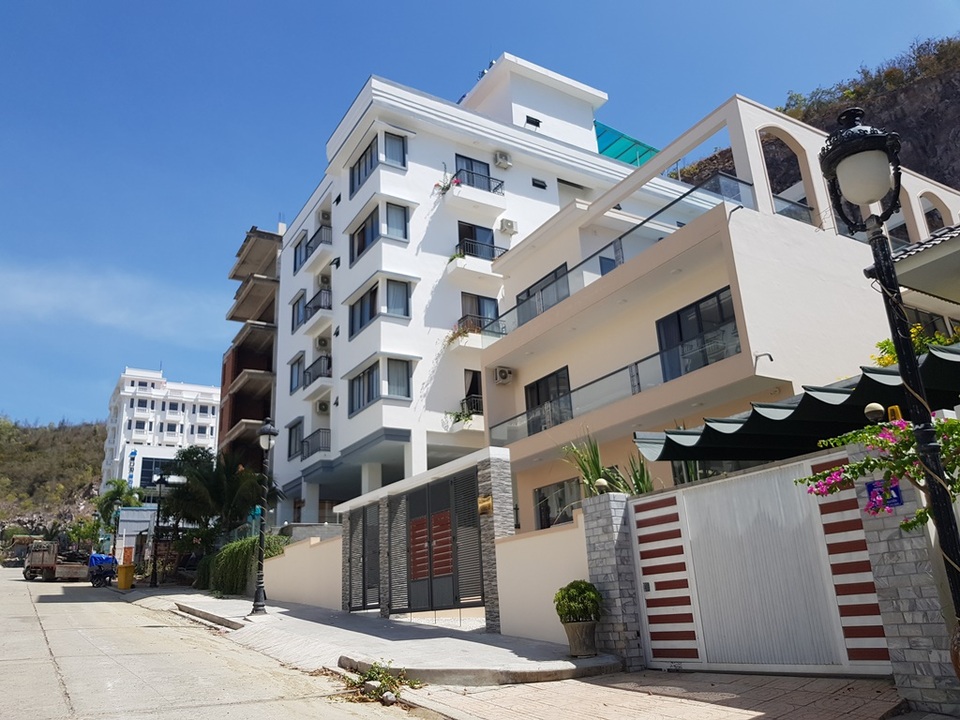 Loạt biệt thự “bát nháo”, xây vượt tầng ở Nha Trang - 1 Loạt biệt thự “bát nháo”, xây vượt tầng ở Nha Trang - 1