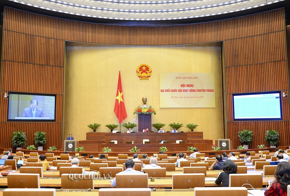 Bộ trưởng Trần Hồng Hà giải trình việc “gộp” 7 loại giấy phép xả thải - 1 Bộ trưởng Trần Hồng Hà giải trình việc “gộp” 7 loại giấy phép xả thải - 1