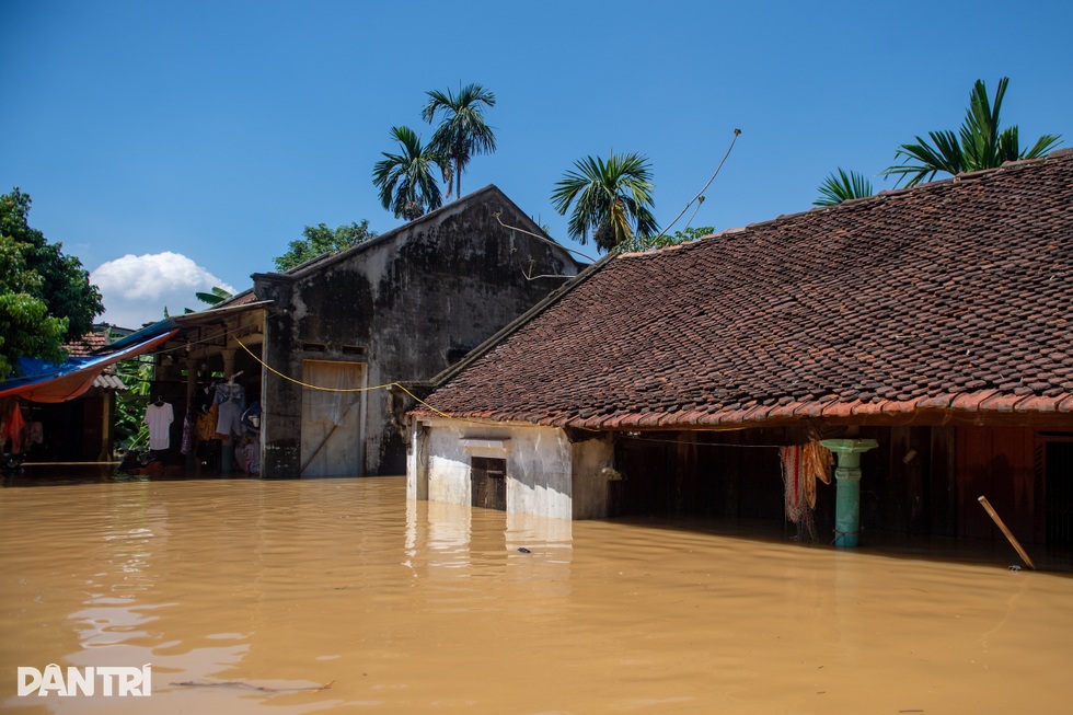 Sau lũ dữ là những bàn tay cứu người giữa “biển nước” Thái Nguyên - 2 Sau lũ dữ là những bàn tay cứu người giữa “biển nước” Thái Nguyên - 2
