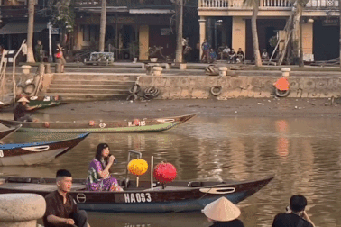 Danh ca Bảo Yến hát trên sông, Minh Tú cùng dàn mẫu lội nước catwalk