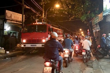 Cháy nhà tình thương, giải cứu 1 phụ nữ bị mắc kẹt