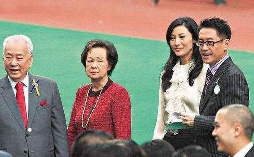 Cuộc sống làm dâu hào môn của hoa hậu đẹp nhất Hồng Kông - 3 Cuộc sống làm dâu hào môn của hoa hậu đẹp nhất Hồng Kông - 3