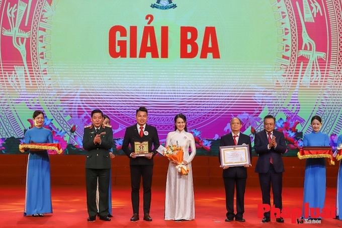 Đội thi Hòa giải viên TP Hà Nội đạt giải Ba Hội thi Hòa giải viên giỏi toàn quốc lần IV năm 2023. Ảnh: Khánh Huy.
