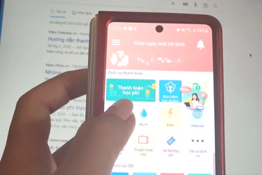 Mất thêm 2.000-20.000 đồng mỗi lần nộp học phí, gộp lại thành tiền tỷ