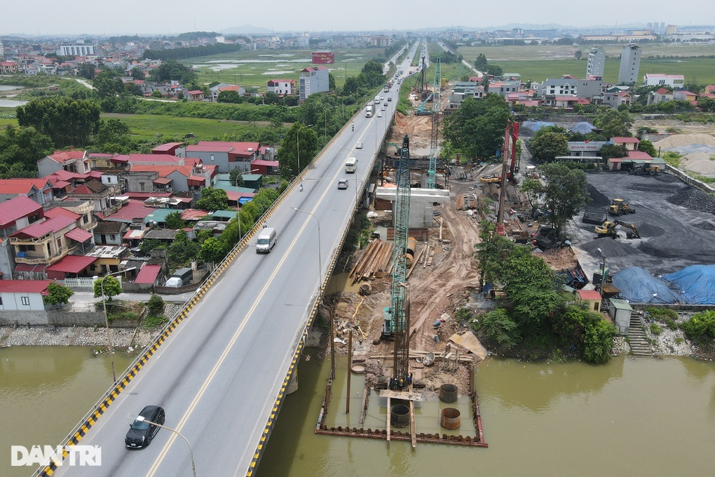 Công trường xây dựng, mở rộng cầu Như Nguyệt nối đôi bờ sông Cầu - 4 Công trường xây dựng, mở rộng cầu Như Nguyệt nối đôi bờ sông Cầu - 4