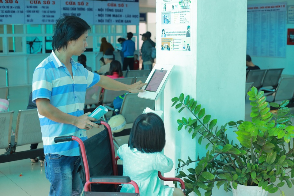 Hàng vạn người dân tham gia đóng góp ý kiến chất lượng dịch vụ công - 4 Hàng vạn người dân tham gia đóng góp ý kiến chất lượng dịch vụ công - 4